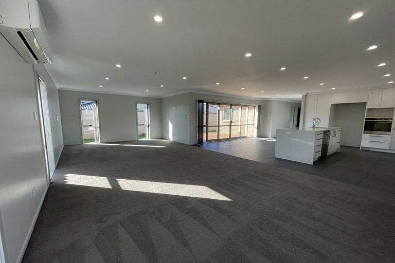 Photo of property in 35 Riverglade Parkway, Te Atatu South, Auckland, 0610