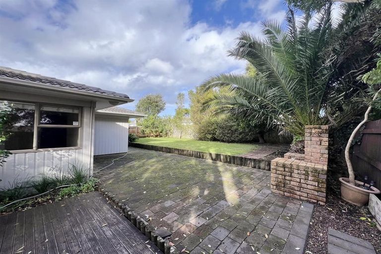 Photo of property in 35 Widmore Drive, Massey, Auckland, 0614