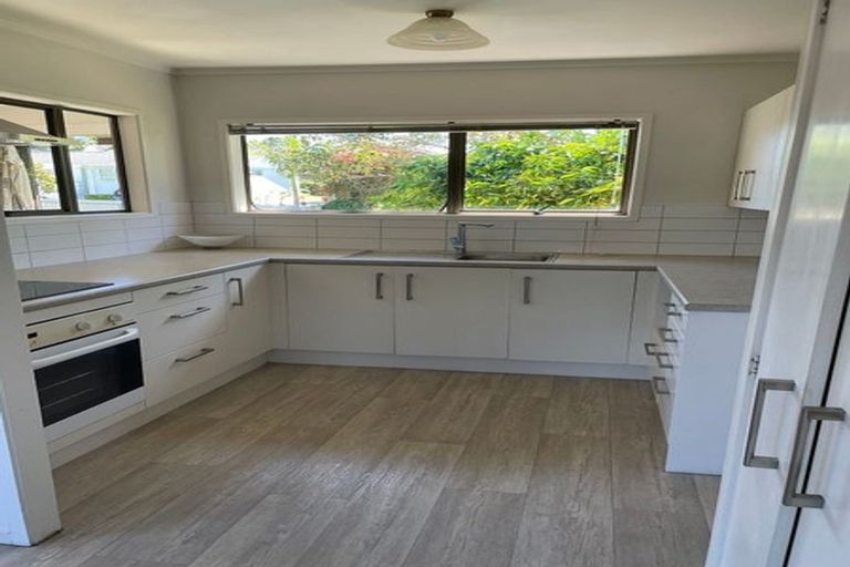 Photo of property in 1/9 Thorburn Avenue, Red Beach, 0932