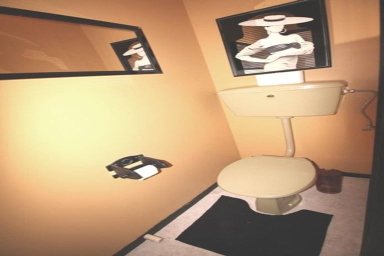 Photo of property in 20 Styca Place, Sunnyvale, Auckland, 0612