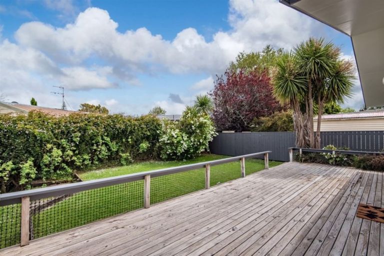Photo of property in 11 Sunward Rise, Glenfield, Auckland, 0629