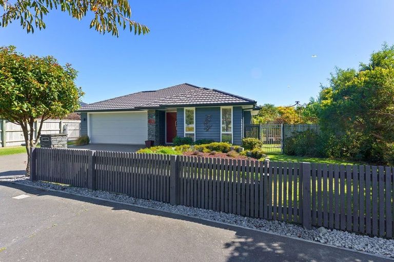 Photo of property in 63 Waipunahau Road, Waikanae, 5036