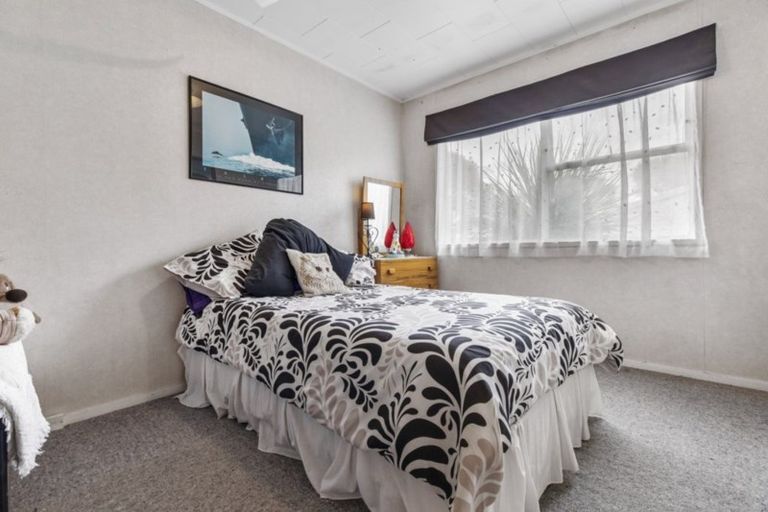 Photo of property in 8 Allington Road, Massey, Auckland, 0614