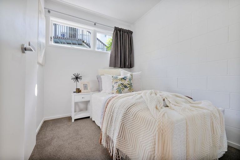 Photo of property in 2/45 Cron Avenue, Te Atatu South, Auckland, 0610