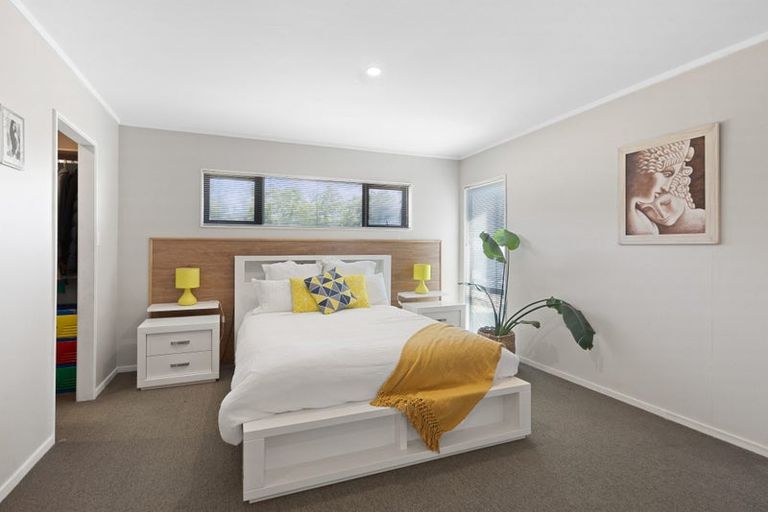 Photo of property in 21 Red Beach Road, Red Beach, 0932