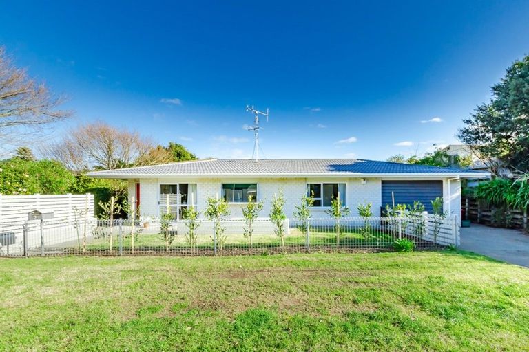 Photo of property in 2 Te Uruhi Grove, Paraparaumu, 5032