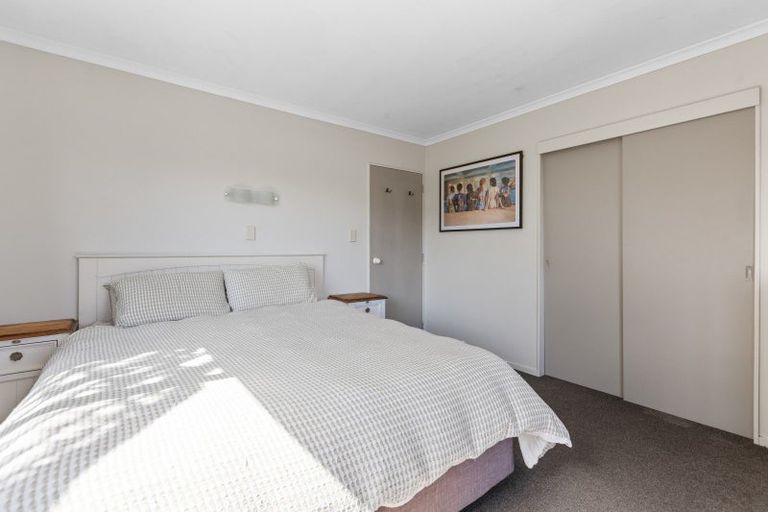 Photo of property in 33 Beaumont Crescent, Frankleigh Park, New Plymouth, 4310