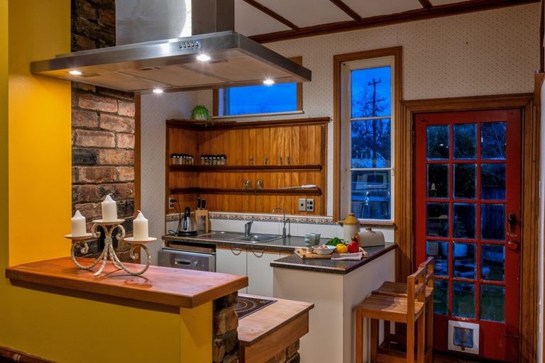 Photo of property in 102 Atawhai Road, Fitzherbert, Palmerston North, 4410