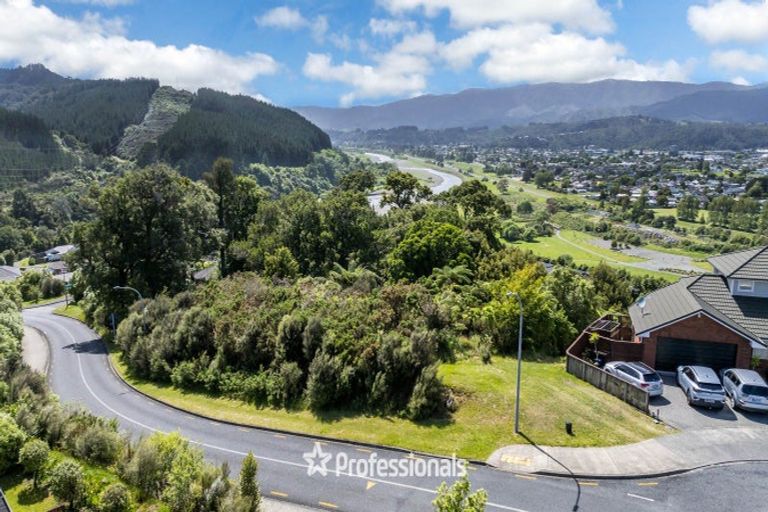 Photo of property in 61 Riverstone Drive, Riverstone Terraces, Upper Hutt, 5018