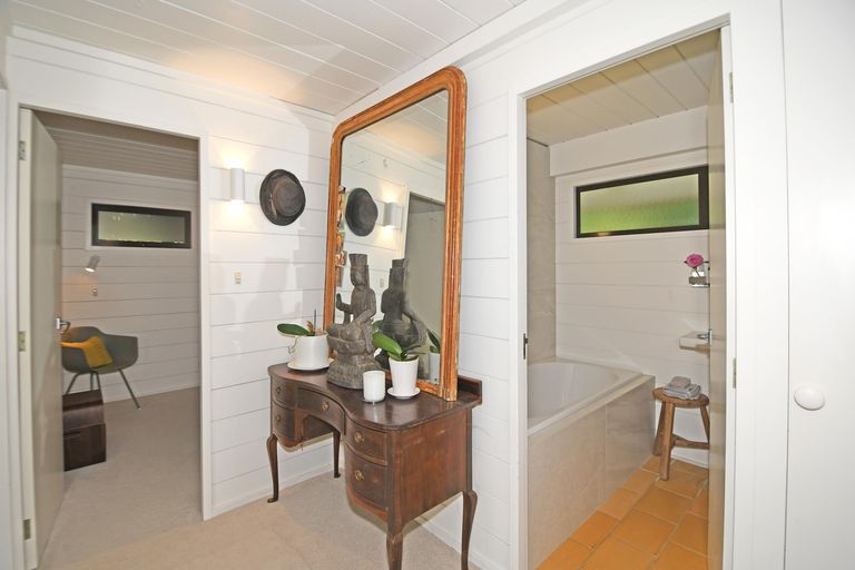 Photo of property in 47 Grand View Road, Leigh, 0985