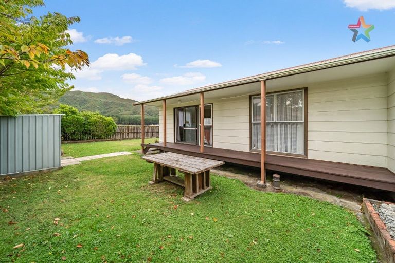Photo of property in 316b Wellington Road, Wainuiomata, Lower Hutt, 5014