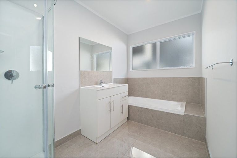 Photo of property in 13 Gala Place, Henderson, Auckland, 0612