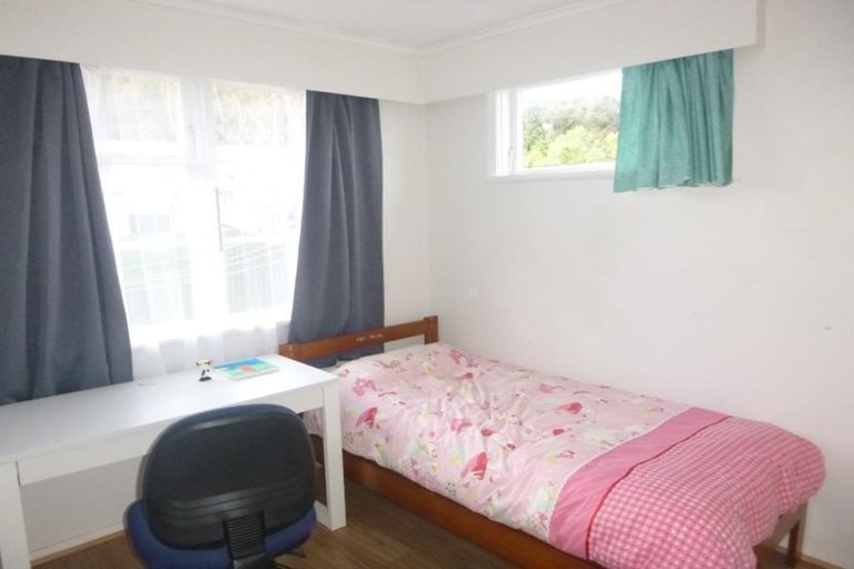 Photo of property in 2a Henry Street, Ebdentown, Upper Hutt, 5018