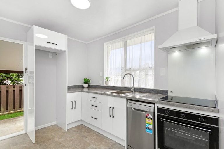 Photo of property in 102 Pasadena Crescent, Totara Park, Upper Hutt, 5018