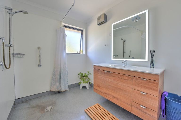 Photo of property in 66 Hunter Street, Edendale, 9825