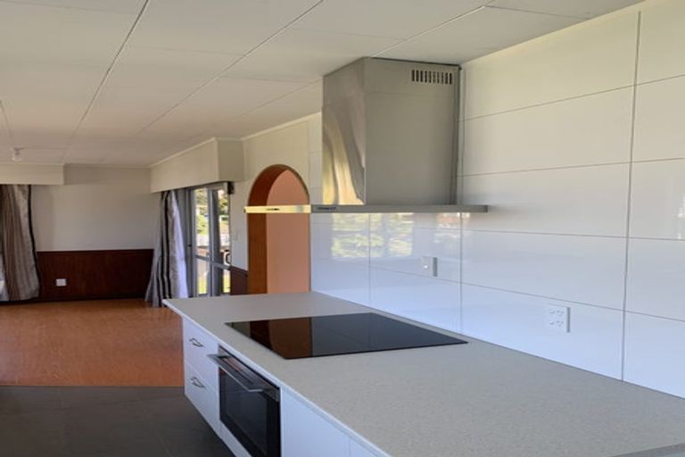 Photo of property in 17 Salamanca Road, Sunnynook, Auckland, 0620