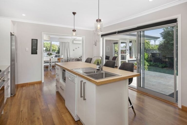 Photo of property in 2 Manor Place, Bryndwr, Christchurch, 8053