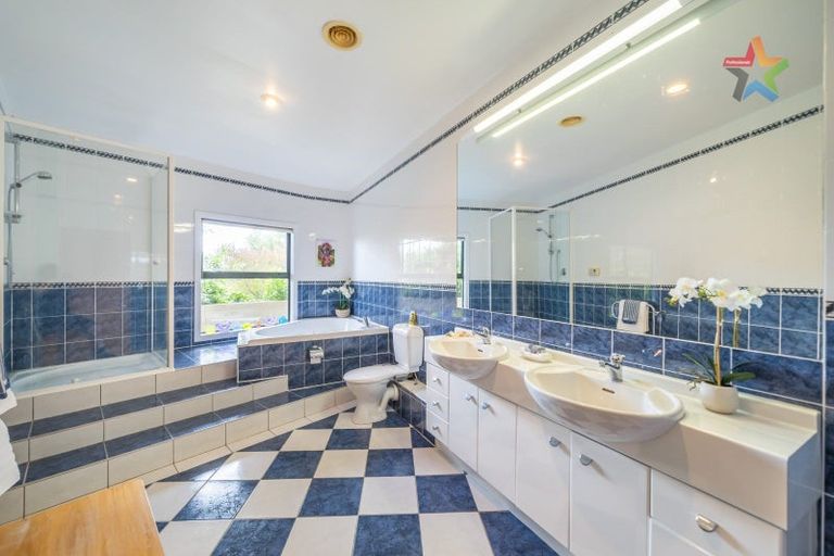 Photo of property in 69 Howard Road, Point Howard, Lower Hutt, 5013