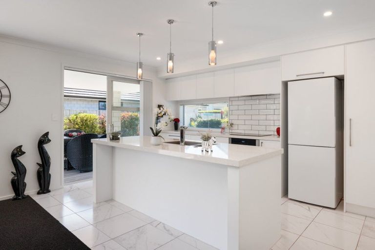 Photo of property in 93 Sandhurst Drive, Papamoa Beach, Papamoa, 3118