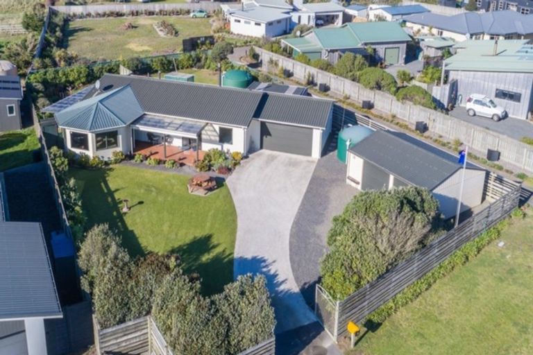 Photo of property in 50 Kent Avenue, Waitarere Beach, Levin, 5510