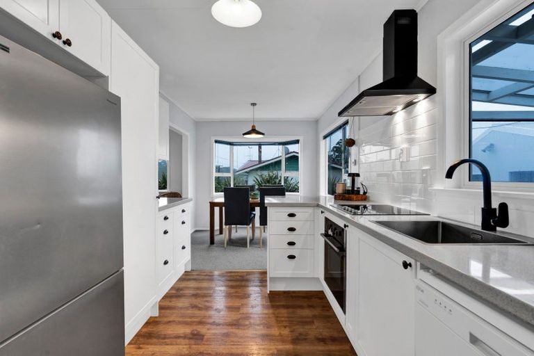 Photo of property in 66 Huatoki Street, Vogeltown, New Plymouth, 4310