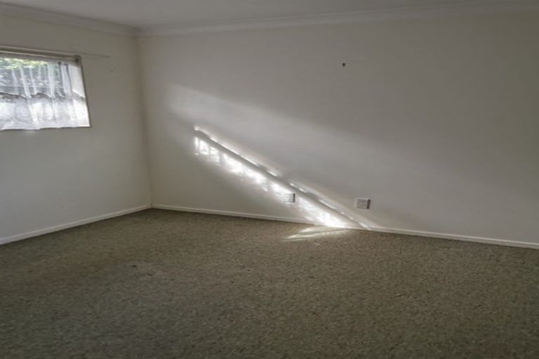 Photo of property in 70 Sturges Road, Henderson, Auckland, 0612