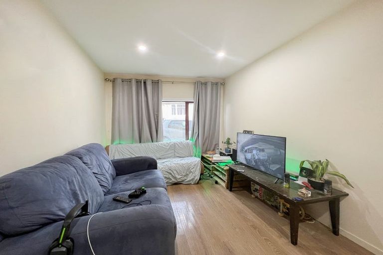 Photo of property in 227 Titirangi Road, Titirangi, Auckland, 0604