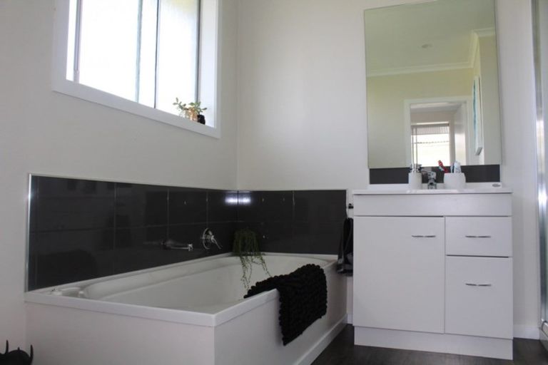 Photo of property in 9 Anne Street, Winton, 9720