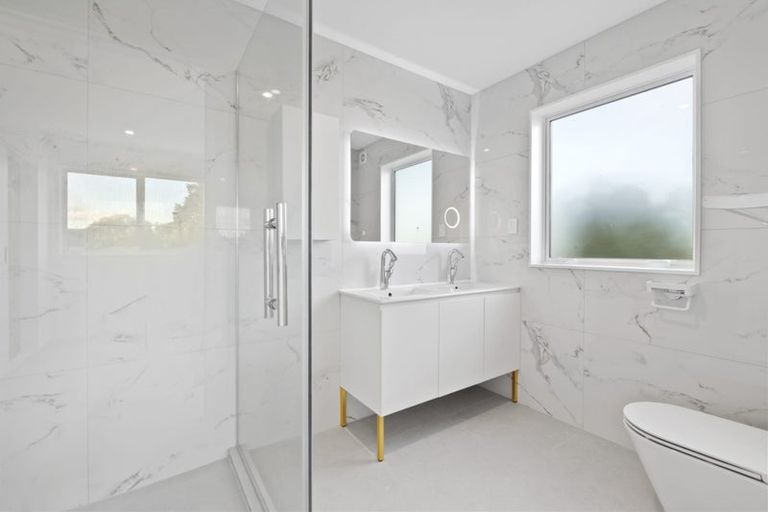 Photo of property in 2a Northgrove Avenue, Hillcrest, Auckland, 0627