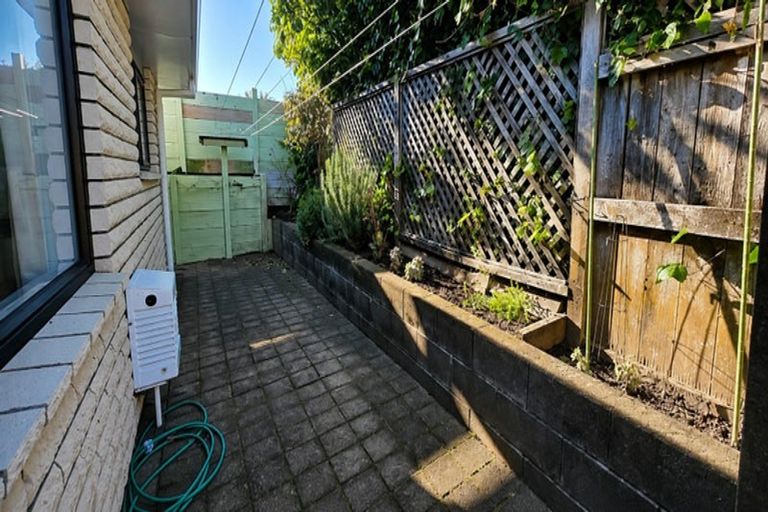 Photo of property in 4/476 Devon Street East, Strandon, New Plymouth, 4312