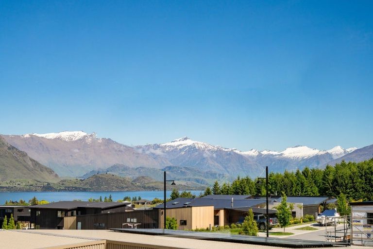 Photo of property in 6 Akitu Rise, Wanaka, 9305