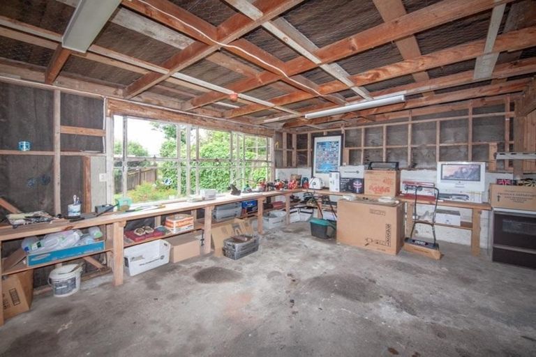 Photo of property in 92 Clifford Road, Johnsonville, Wellington, 6037