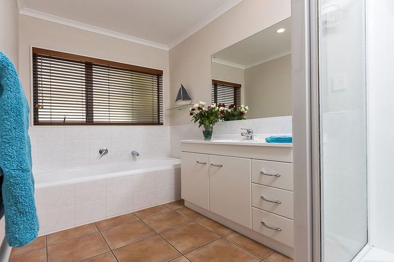 Photo of property in 7 Nad Place, East Tamaki Heights, Auckland, 2016