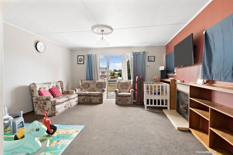 Photo of property in 9 Costley Street, Carterton, 5713