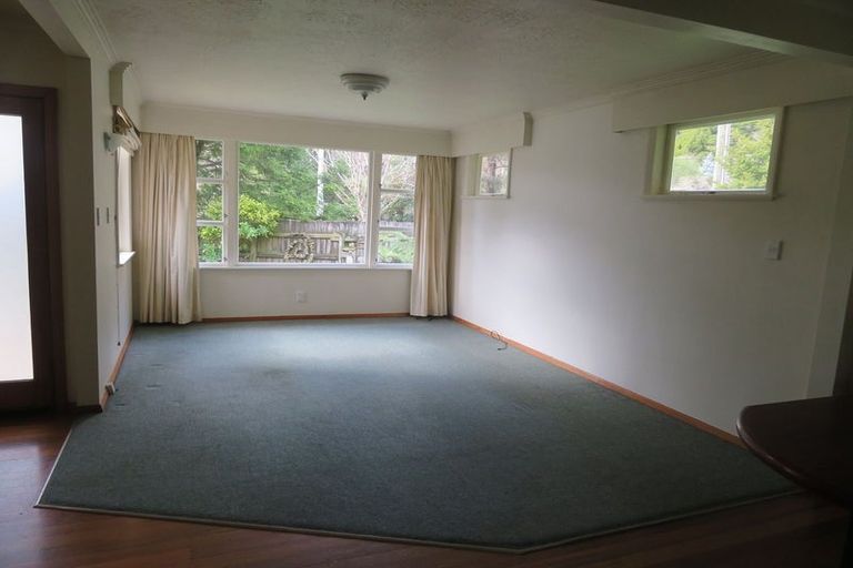 Photo of property in 92 Pinehaven Road, Pinehaven, Upper Hutt, 5019