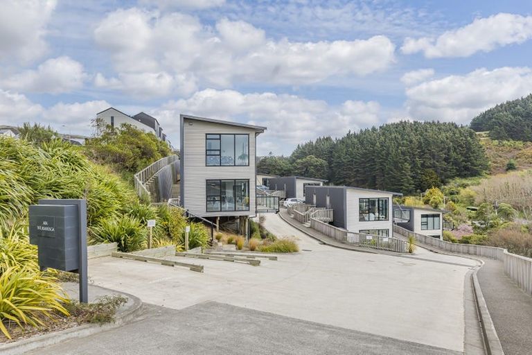 Photo of property in 15 Ara Patukawenga, Tawa, Wellington, 5028