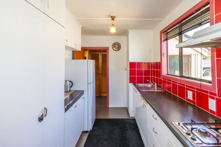 Photo of property in 92 Tremewan Street, Tawa, Wellington, 5028