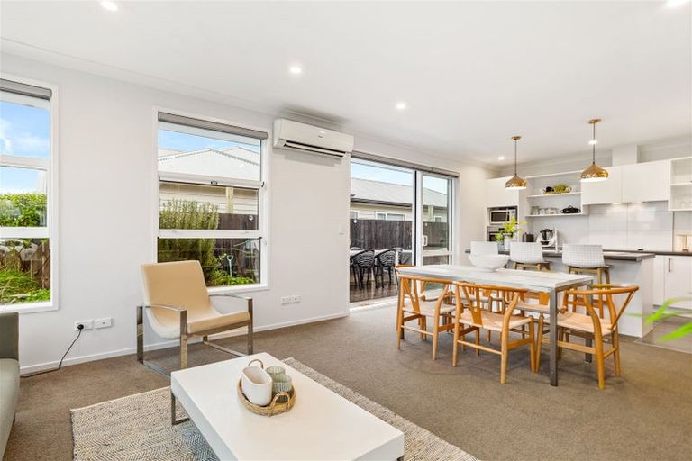 Photo of property in 5 Aporo Drive, Kumeu, 0810