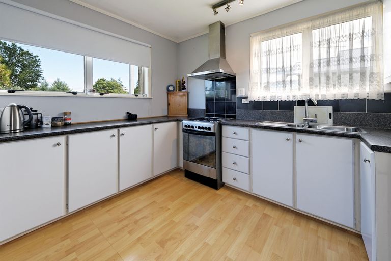 Photo of property in 16 Woodglen Road, Glen Eden, Auckland, 0602