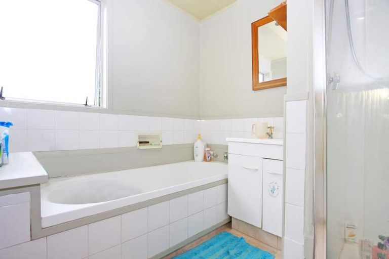 Photo of property in 3 Carter Place, Manurewa, Auckland, 2102