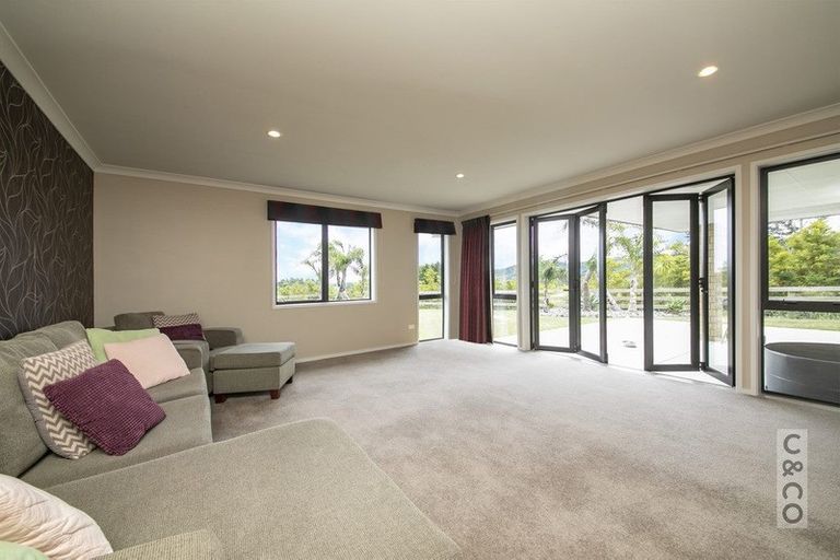 Photo of property in 73c Oraha Road, Kumeu, 0892