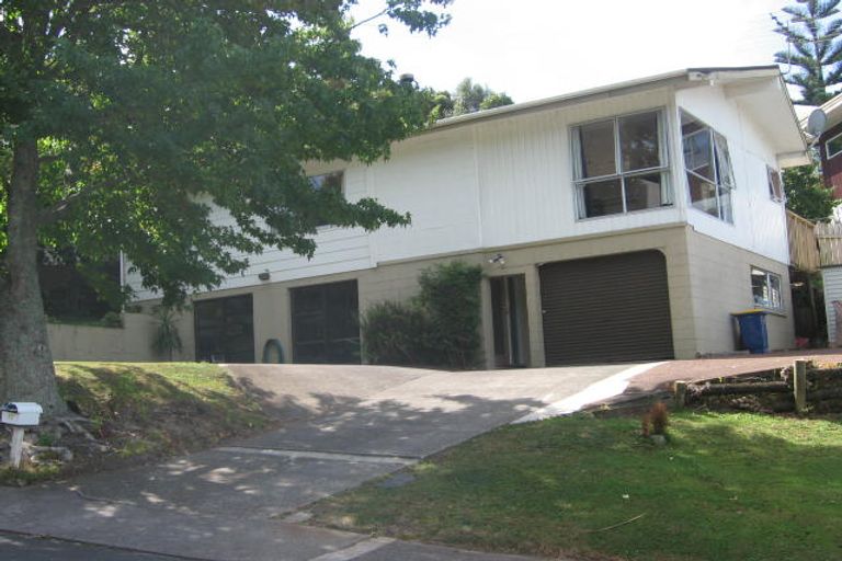 Photo of property in 77 Ayton Drive, Totara Vale, Auckland, 0629