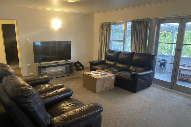 Photo of property in 385 Wairau Road, Totara Vale, Auckland, 0629