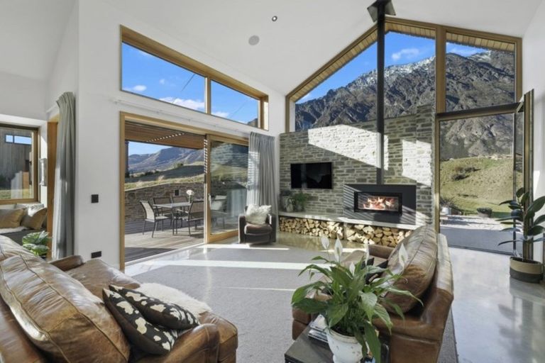 Photo of property in 18 Falconer Rise, Jacks Point, Queenstown, 9371