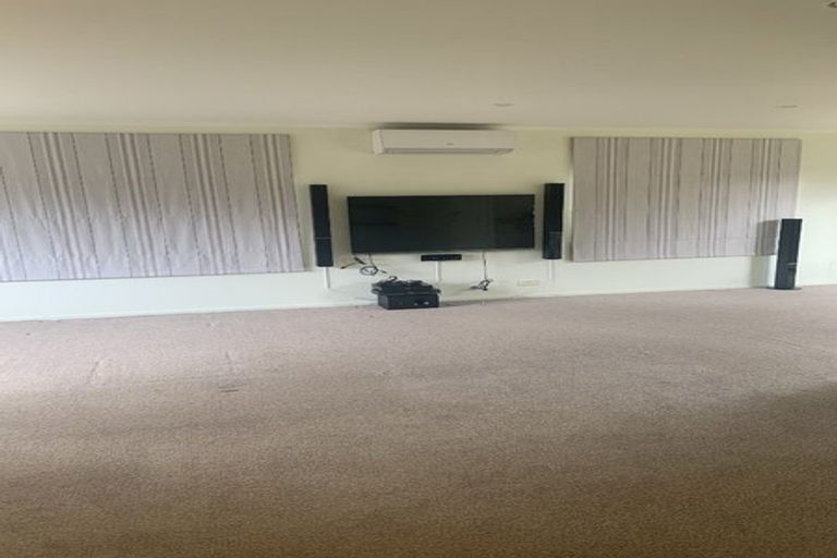 Photo of property in 1 Kittiwake Drive, Schnapper Rock, Auckland, 0632