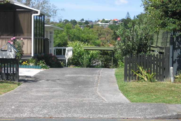 Photo of property in 2/3 Bentley Avenue, Glenfield, Auckland, 0629
