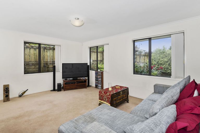 Photo of property in 108 Valley Road, Pukekohe, 2120