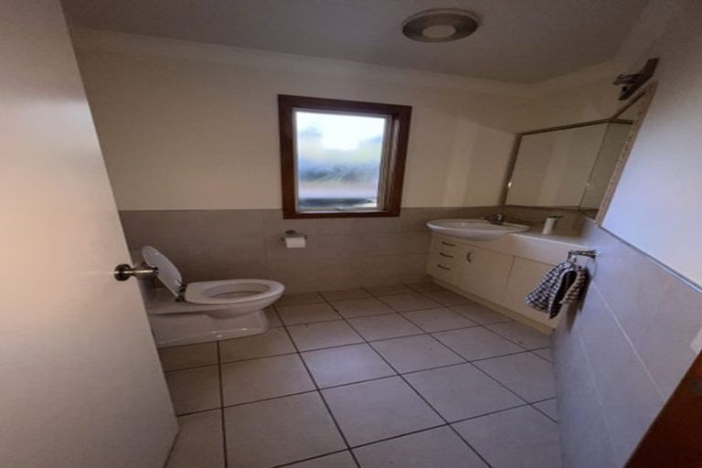 Photo of property in 2/25 Seacliffe Avenue, Belmont, Auckland, 0622