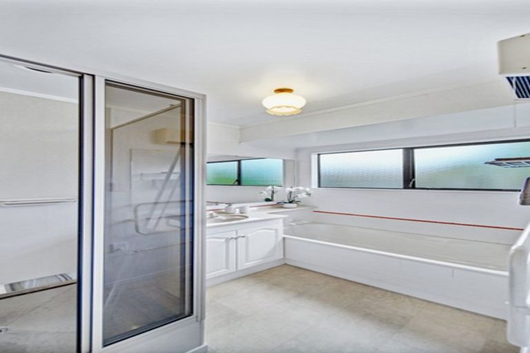 Photo of property in 2/32 Headcorn Place, Botany Downs, Auckland, 2010