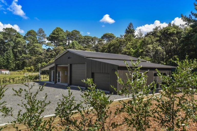 Photo of property in 34 Merewhira Road, Paremoremo, Albany, 0793